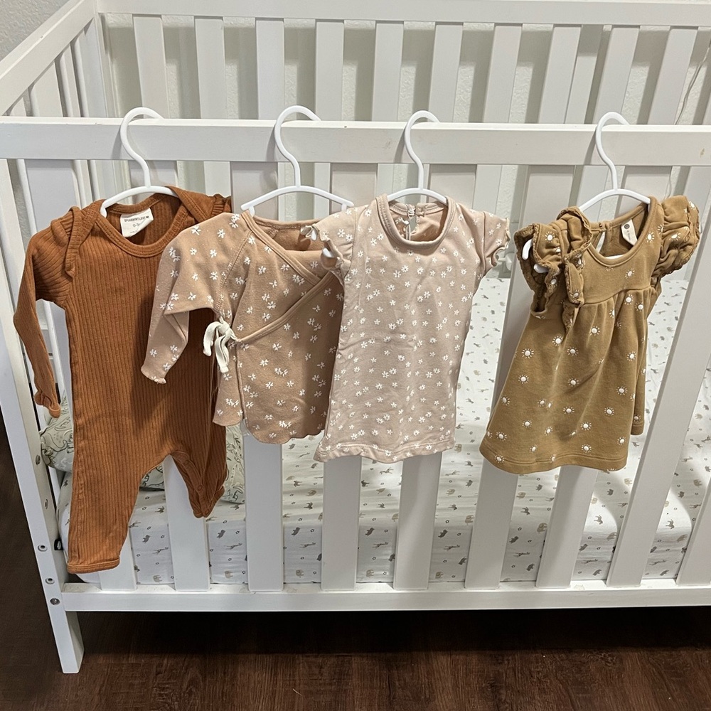 Neutral Baby Girl Bundle (3M-12M)